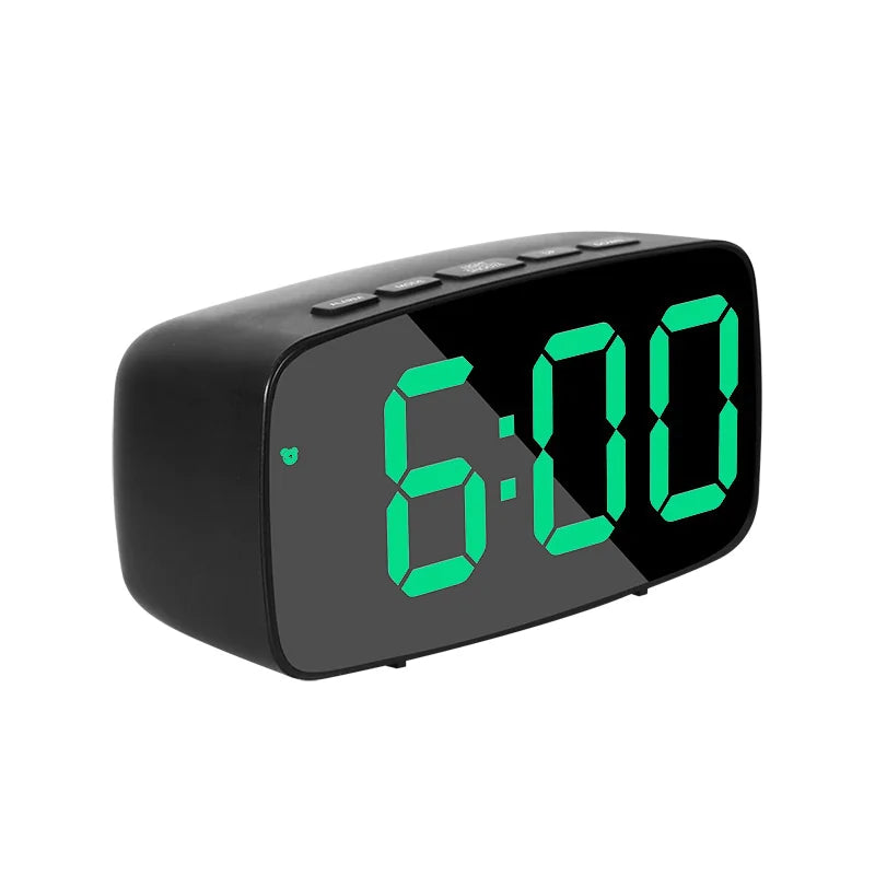 Despertador Espejo LED: Brillo y Elegancia Compactos