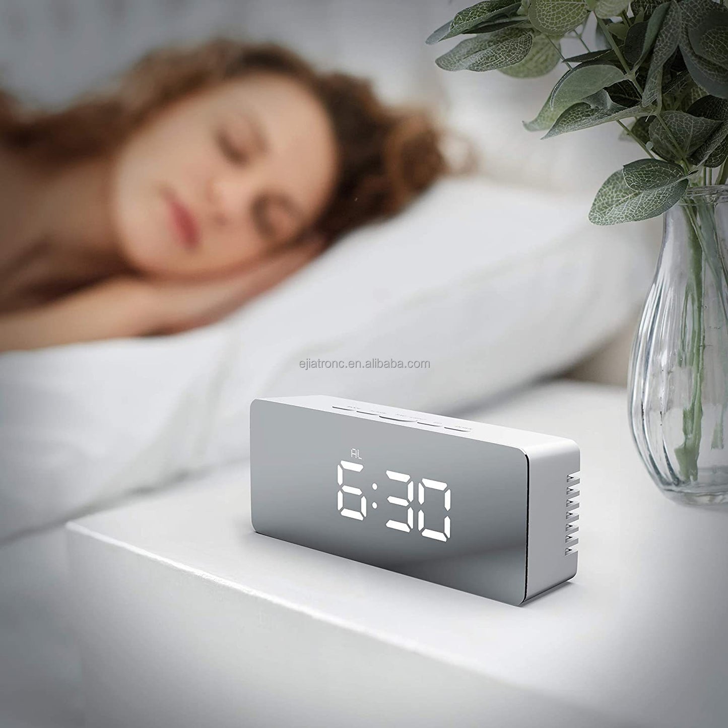 EspejoTime: Reloj Despertador LED Elegante