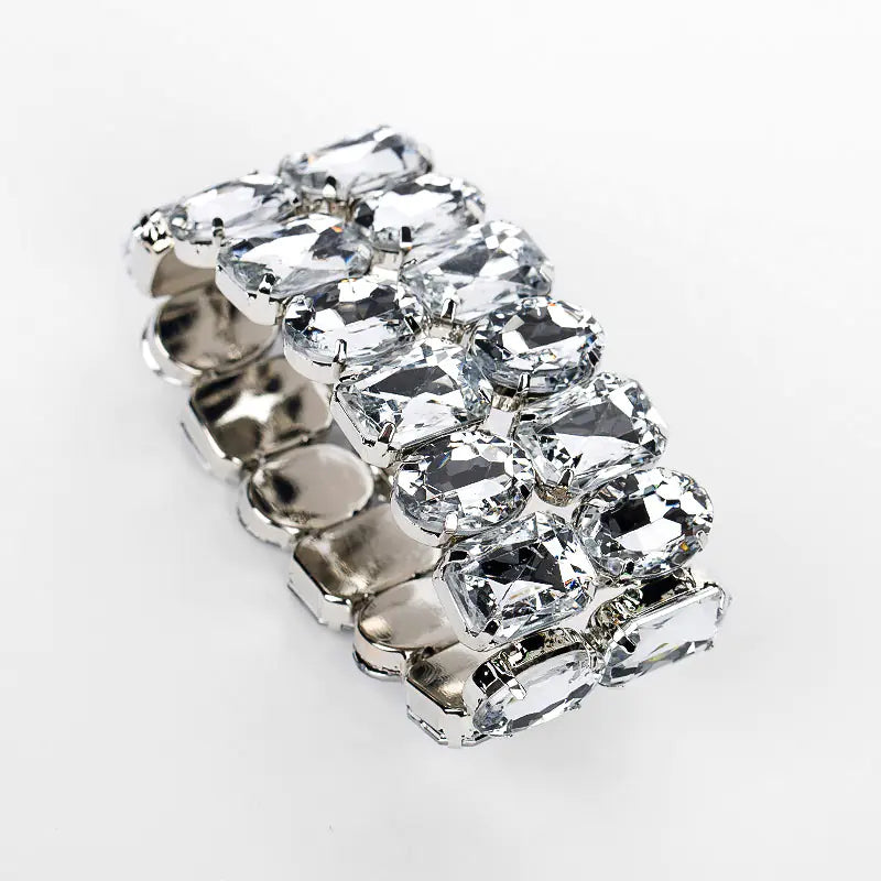 EleganceLeaf: Shimmering Luxury Bracelet