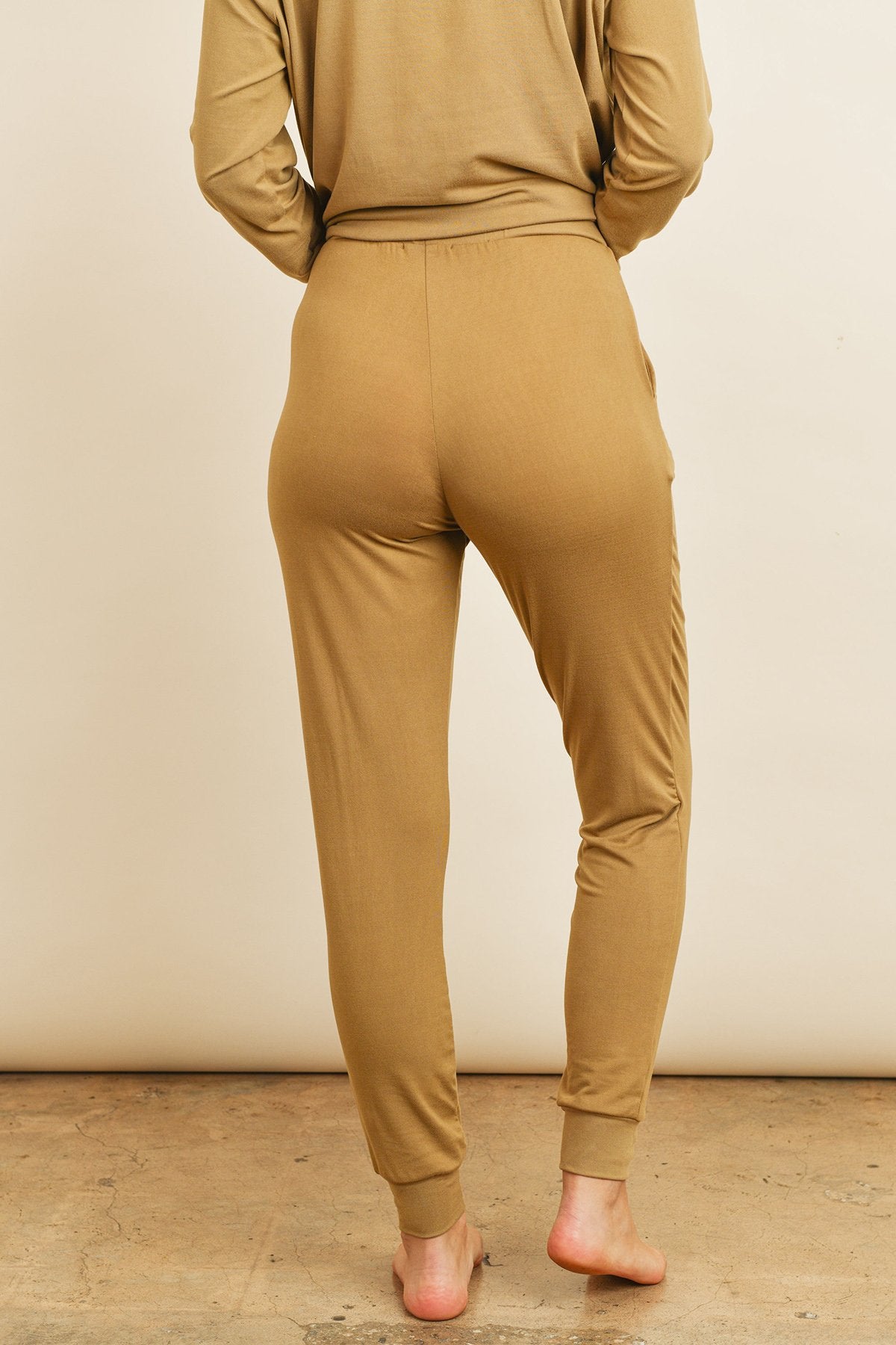 Conjunto Top y Jogger Sólido con Auto-Ajuste