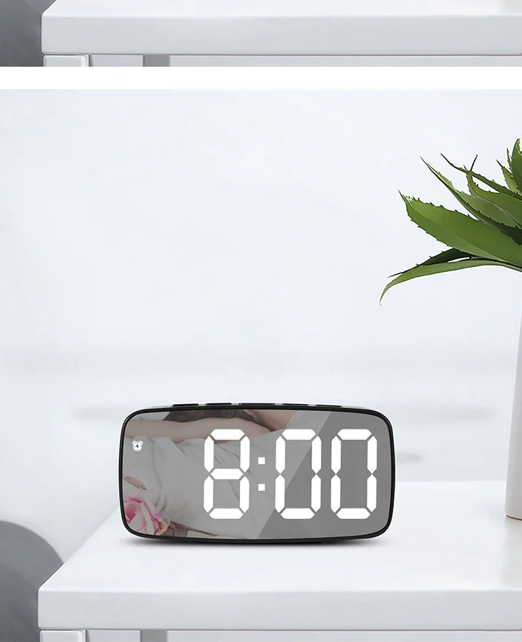 Despertador Espejo LED: Brillo y Elegancia Compactos