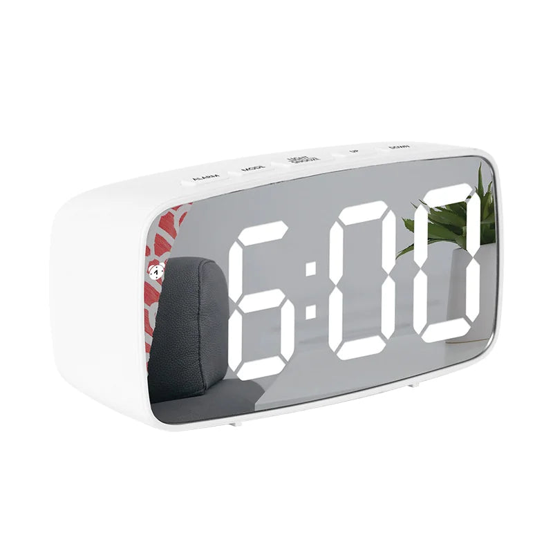 Despertador Espejo LED: Brillo y Elegancia Compactos